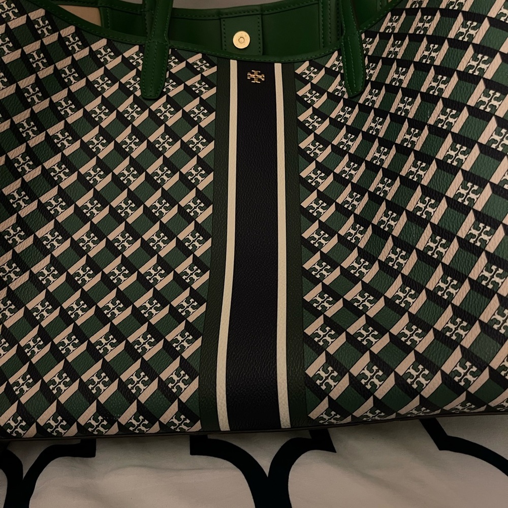 Tory Burch Green Geo tote (Large) in excellent condition.